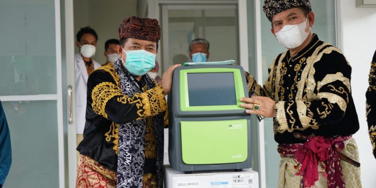 Al Haris Serahkan PCR ke Rumah Sakit Umum Daerah Mayjen A. Thalib