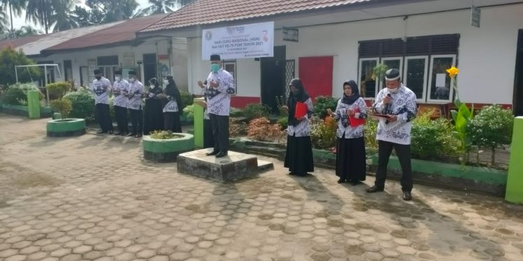 SD 61 Kasang Pudak Gelar Upacara Hari Guru Nasional Ke-76