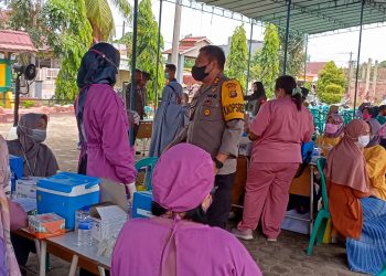 Masyarakat Kumpeh Ulu Antusias Mengikuti Vaksinasi Massal di Kasangpudak
