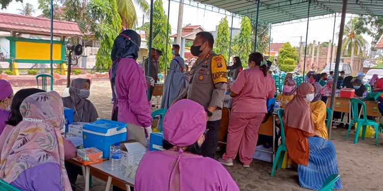Masyarakat Kumpeh Ulu Antusias Mengikuti Vaksinasi Massal di Kasangpudak