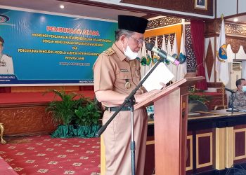 Wagub Abdullah Sani Mengukuhkan Pengurus AAIP Provinsi Jambi