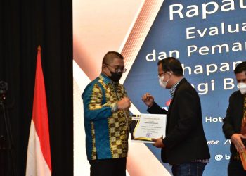 Bawaslu Jambi Raih Penghargaan Kategori Kemitraan dan Kerjasama Terbaik