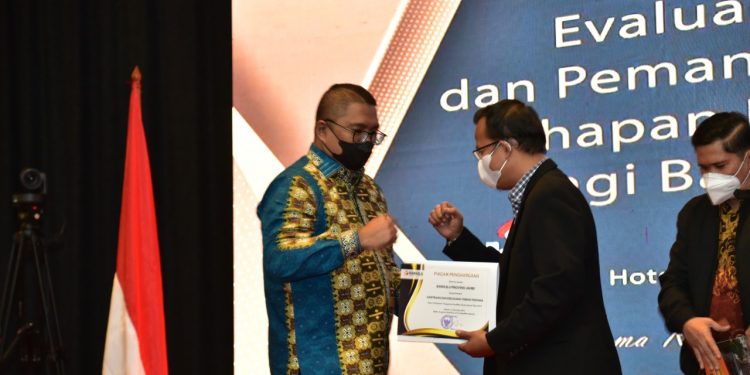 Bawaslu Jambi Raih Penghargaan Kategori Kemitraan dan Kerjasama Terbaik