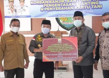 Al Haris Serahkan 10,4 Ton Bantuan Beras Pasca Bencana