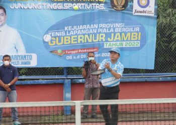 Gubernur Al Haris Ajak Pemangku Kepentingan Tingkatkan Prestasi Tenis