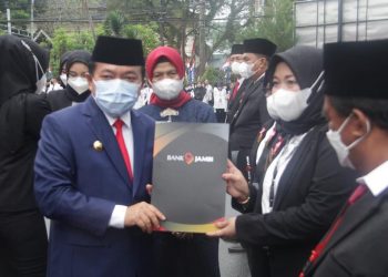 HUT Ke-59, Bank Jambi Berikan Penghargaan Kepada 30 Pegawai Senior