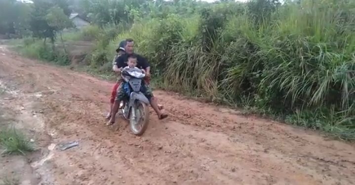Miris, Masih Ada Jalan Seperti Kubangan Kerbau di Kota Jambi