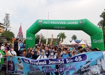 Ribuan Peserta Ikuti Jalan Santai HUT Ke-65 Provinsi Jambi