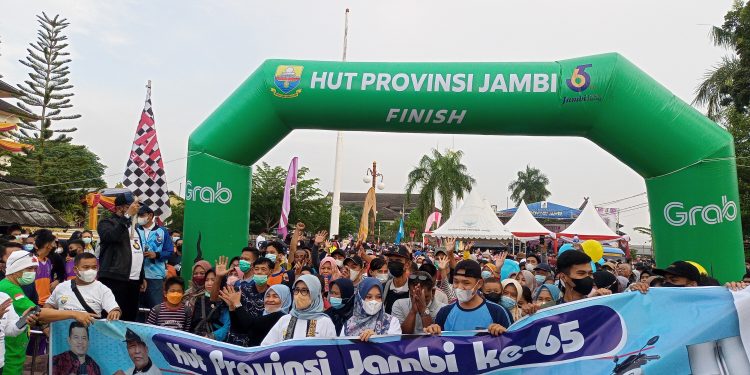 Ribuan Peserta Ikuti Jalan Santai HUT Ke-65 Provinsi Jambi