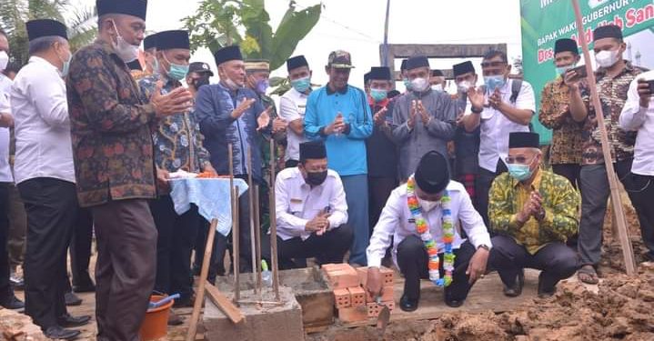 Wabup BBS Dampingi Wagub Abdullah Sani Peletakan Batu Pertama Pembangunan Masjid Baitussalam di Arang-Arang