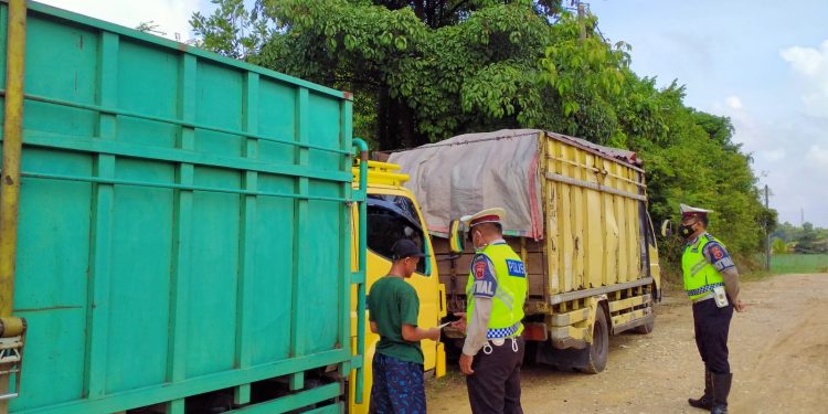 Melanggar Jam Operasional, Delapan Truk Batubara Ditilang Satlantas Polres Muarojambi
