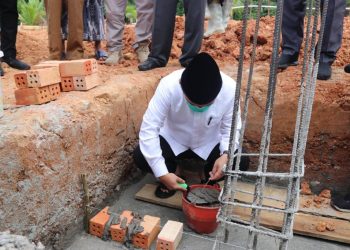 Al Haris Meletakkan Batu Pertama Pembangunan Masjid Al Azhar