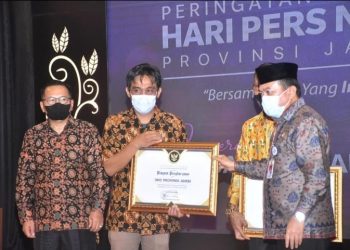 IWO Jambi Raih Penghargaan Dari Gubernur Al Haris di Hari Pers Nasional