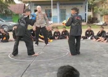 AKP Taroni Zebua Sambangi Ponpes Riyadhul Amien, Latih Beladiri Santri