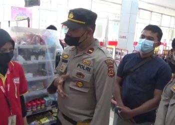 Polisi Ungkap Dugaan Penimbunan Minyak Goreng di Alfamart Sungai Gelam