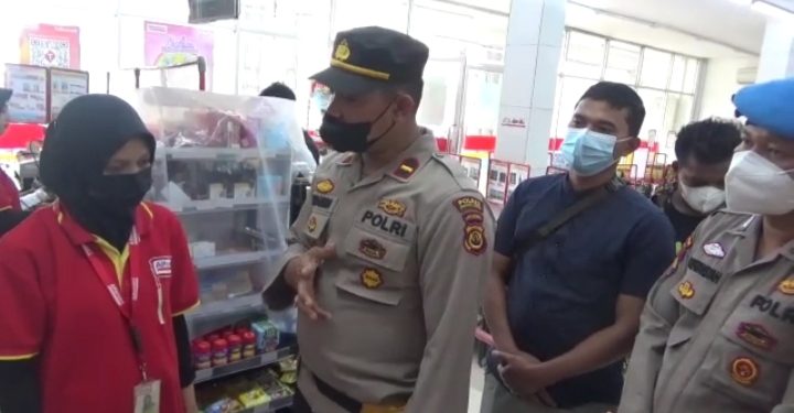 Polisi Ungkap Dugaan Penimbunan Minyak Goreng di Alfamart Sungai Gelam