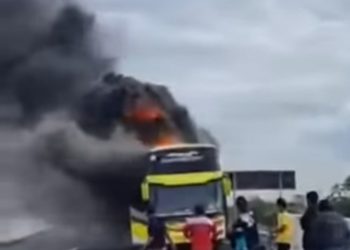 Bus Terbakar di Tol Pandaan-Malang , Sebabkan Kemacetan Panjang
