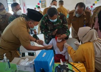 Sekda Budi Hartono Tinjau Vaksinasi Anak Di Senaung