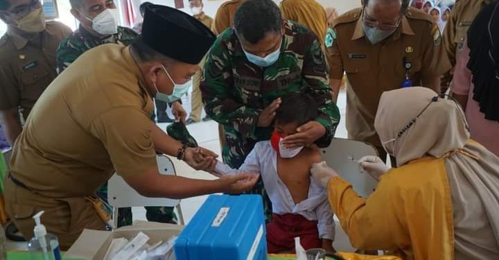 Sekda Budi Hartono Tinjau Vaksinasi Anak Di Senaung