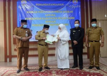 Penandatanganan Perjanjian Hibah Daerah (NPHD) antara Pemkab Muarojambi dengan Pemprov Jambi