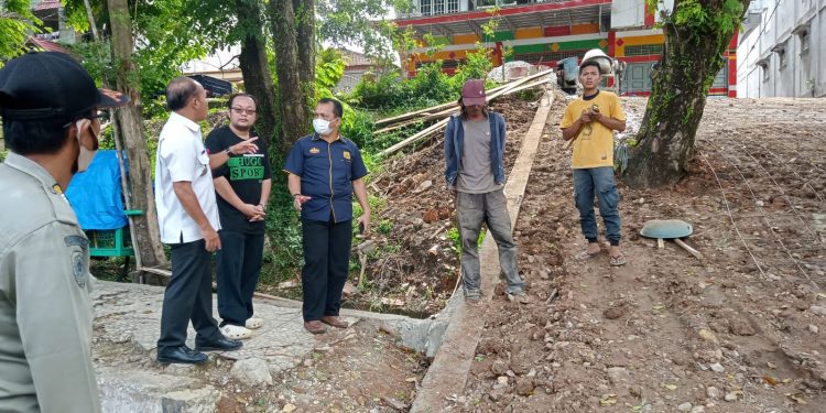 Satpol PP Merangin Tertibkan Bangunan Jalan Rabat Beton Yang Belum Miliki Izin