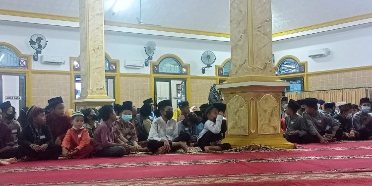 BKPRMI Kasangpudak Buka Bersama dan Berikan Santunan Anak Yatim Piatu