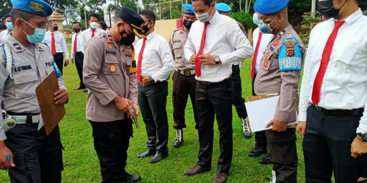 Cegah Pelanggaran Anggota, Waka Polres Cek Senjata Api