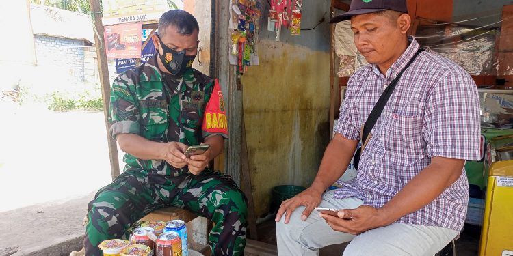 Sertu Syamsori Sosialisasikan Bantuan Tunai BTPKLW Migor ke Pedagang UMKM