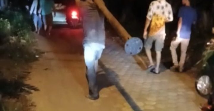 Apes, Maling ini Ditangkap Warga Saat Menggotong Hasil Curiannya