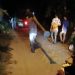 Apes, Maling ini Ditangkap Warga Saat Menggotong Hasil Curiannya