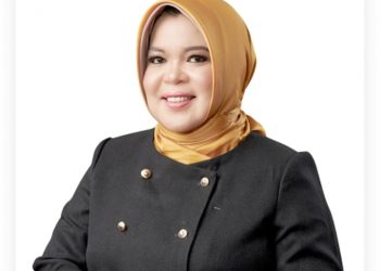 Direktur Kepatuhan Bank Jambi Menerima Penghargaan “Top 100 Most Outstanding Women 2022”