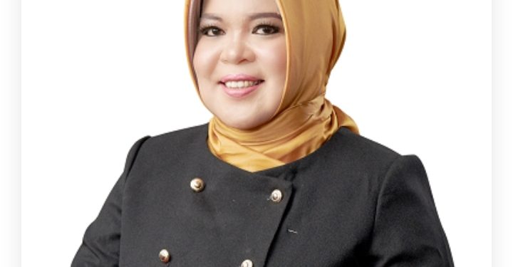 Direktur Kepatuhan Bank Jambi Menerima Penghargaan “Top 100 Most Outstanding Women 2022”