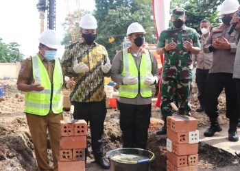 Gubernur Al Haris Lakukan Peletakan Batu Pertama Gedung Siginjai Polda Jambi 