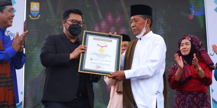 Wagub Abdullah Sani Terima Piagam Bakar Jaudah dari MURI
