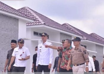 Pj Bupati Muaro Jambi Serah Terima Secara Simbolis PSU Perumahan di Kasang Kota Karang