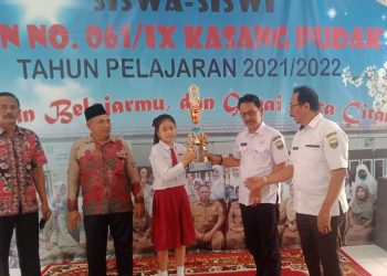 Lagi, Siswi SD 61 Kasangpudak, Juara I Olimpiade Sains Nasional Bidang Matematika Tingkat Kabupaten