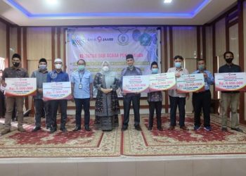 Bupati Muarojambi Serahkan Bonus MTQ 2022