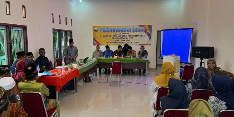 PJ Bupati Muarojambi Hadiri Musdes Lopak Alai