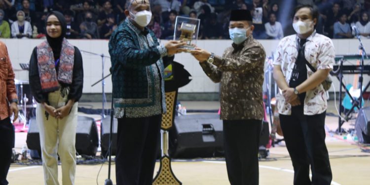 Gubernur Jambi Dampingi Wamenaker RI Peringati Hari Air Dunia 