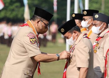 Gubernur Al Haris Terima Penghargaan Lencana Pramuka Karya Bakti di Jambore Nasional XI 2022