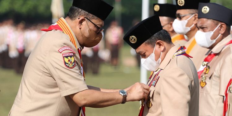 Gubernur Al Haris Terima Penghargaan Lencana Pramuka Karya Bakti di Jambore Nasional XI 2022