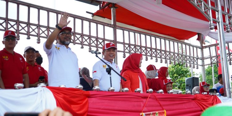 Ribuan Warga Jambi Antusias Saksikan Kemeriahan Pawai Pembangunan HUT RI ke 77 