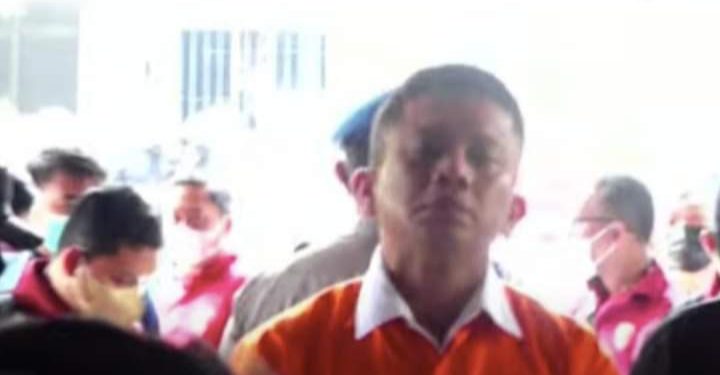 Irjen Ferdy Sambo Kenakan Rompi Tahanan dan Borgol Saat Rekonstruksi Ulang