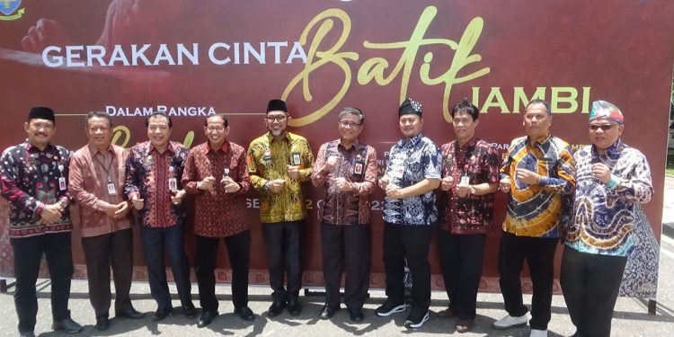Sekda Sudirman Ajak ASN dan Masyarakat Cintai Batik Jambi
