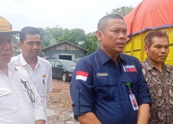 DLH Muarojambi Ambil Sampel Air Gudang Kopra , Warga Setempat dan Pekerja Nyaris Ricuh