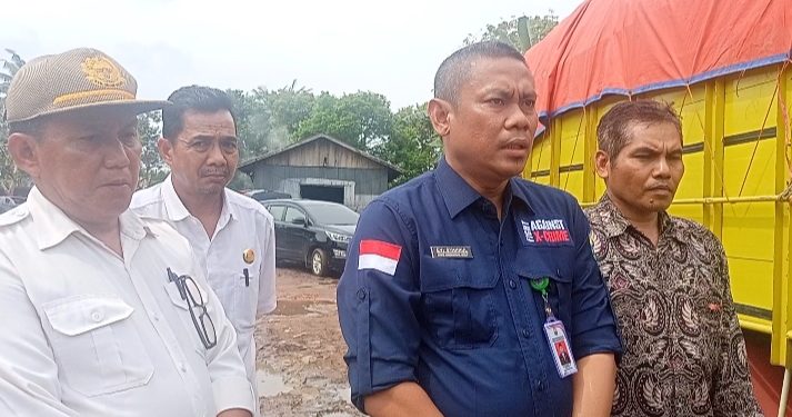 DLH Muarojambi Ambil Sampel Air Gudang Kopra , Warga Setempat dan Pekerja Nyaris Ricuh