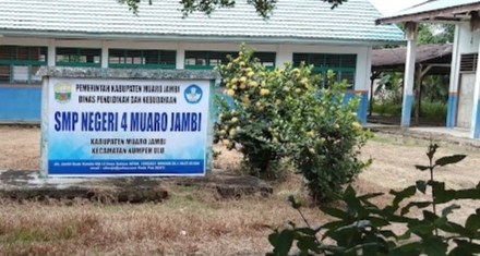 Miris, Gedung SMPN 4 Muaro Jambi jadi Sarang KelelawarÂ