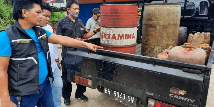 Kapolsek Jaluko dan Tim Rajawali Mengamankan diduga Gudang BBM Ilegal