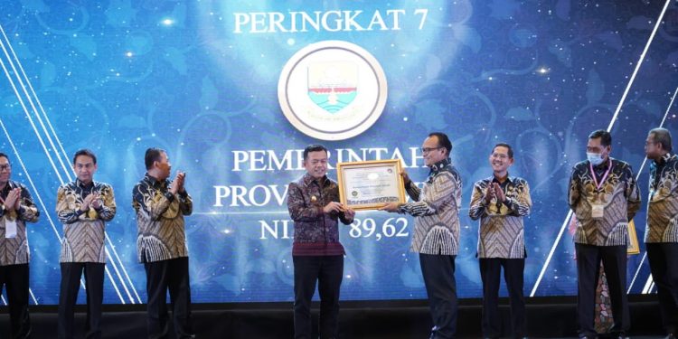 Al Haris Terima Penghargaan dari Ombudsman