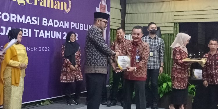 Inspektorat Provinsi Jambi Terima Penganugerahan Keterbukaan Informasi Badan Publik Tahun 2022